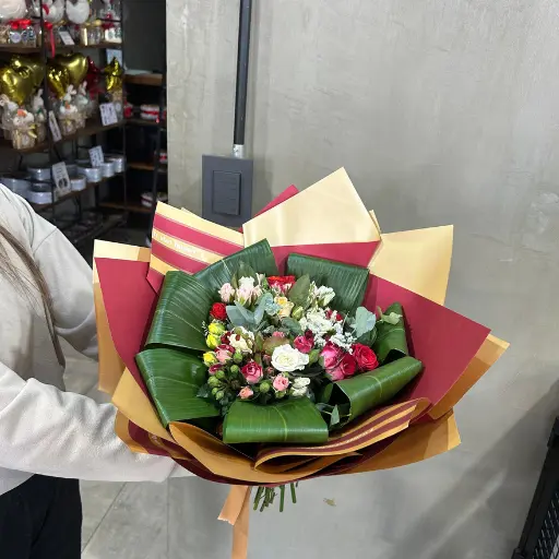 Ramo de flores rosas spray